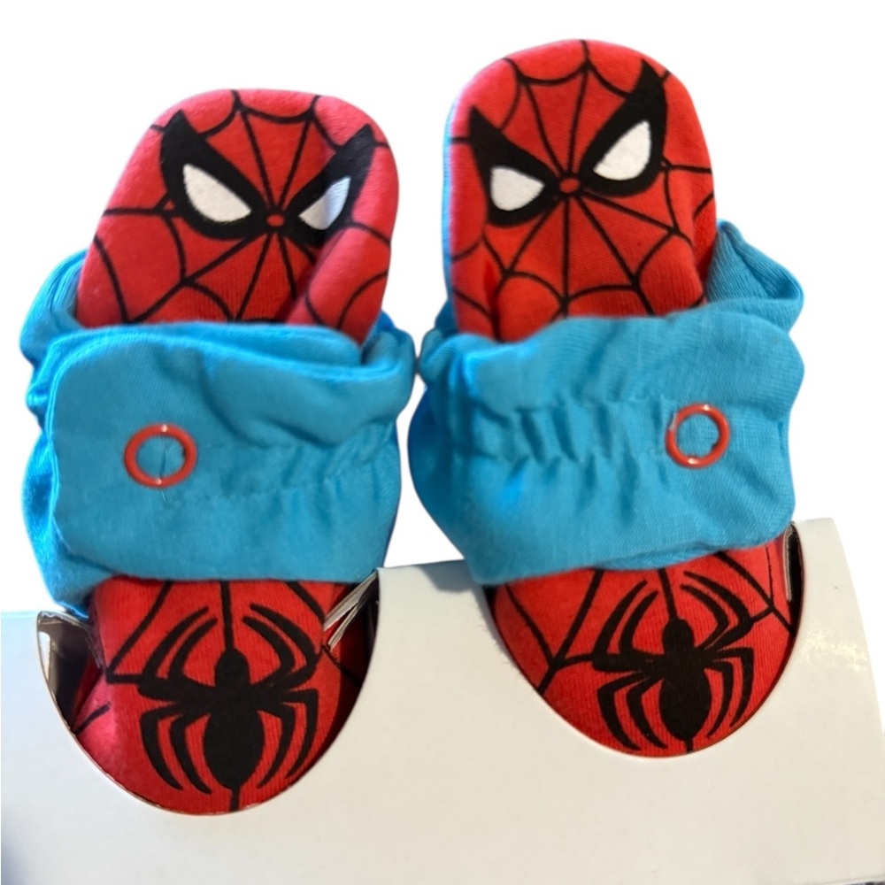 NIB Robeez Marvel Spider-Man Baby Booties, soft sole, stay on, size 0-3 months